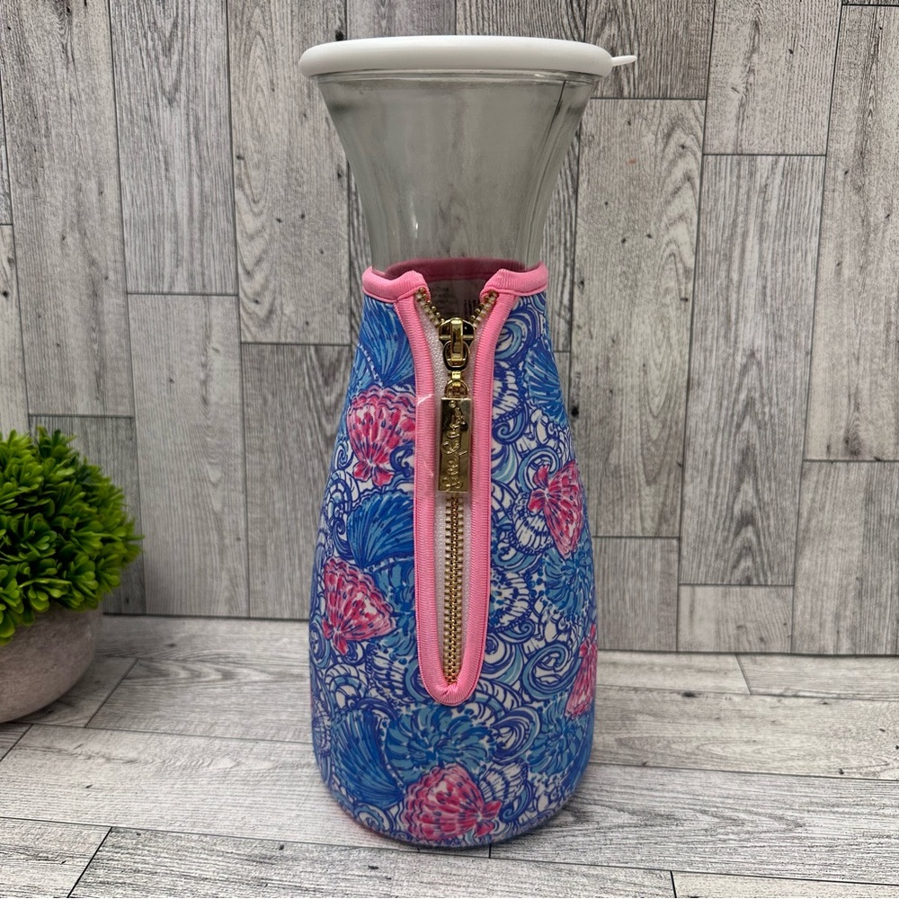 NWOB Lilly Pulitzer Beverage Carafe 36fl oz  Blue Haven Raising Shell Insulated